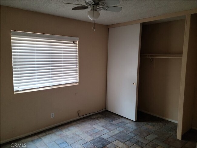 Building Photo - 998 Ashford Cir