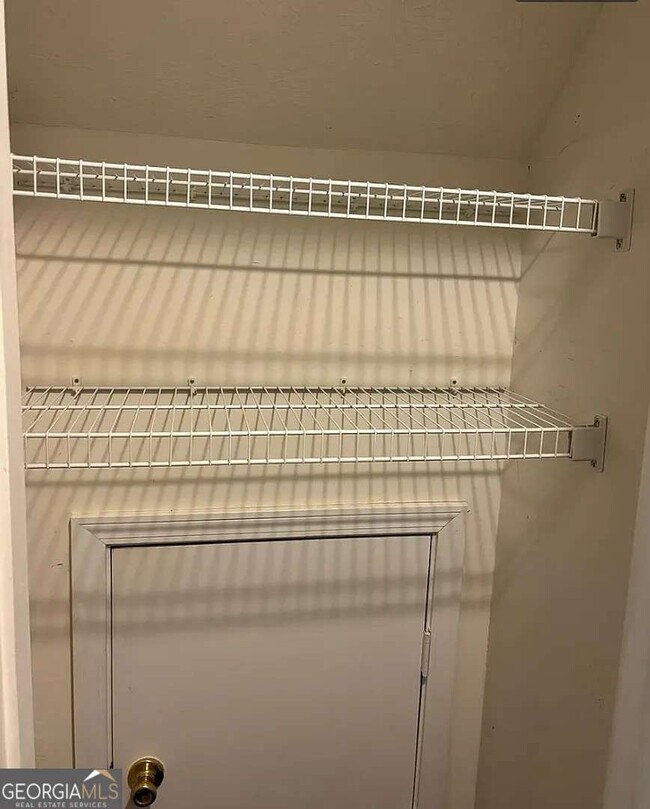 Building Photo - 235 Circle Rd