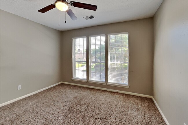 Building Photo - 8427 Burwood Park Dr