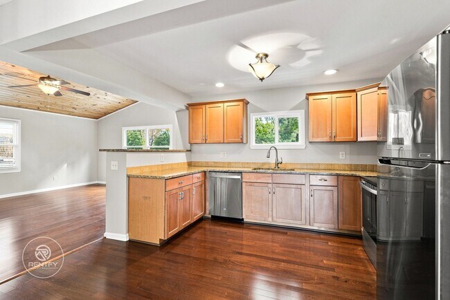 Building Photo - 7088 Wateredge Dr
