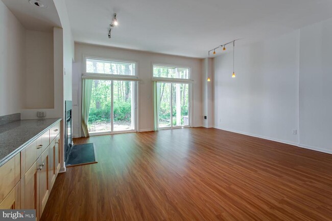Building Photo - 11121 Watermans Dr
