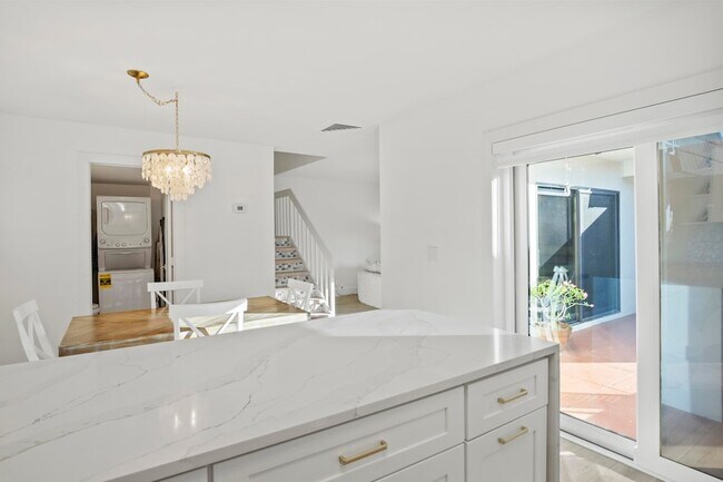 Building Photo - 5888 SE Riverboat Dr