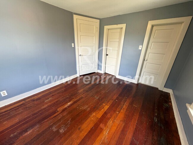 Building Photo - 526-3E Main-E