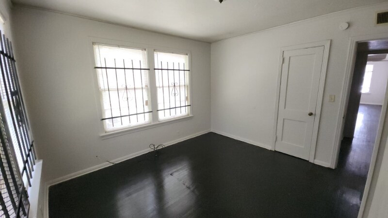 Building Photo - 519 W 23rd St