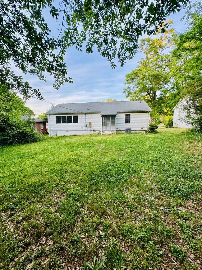 Building Photo - 2603 Lane Ave