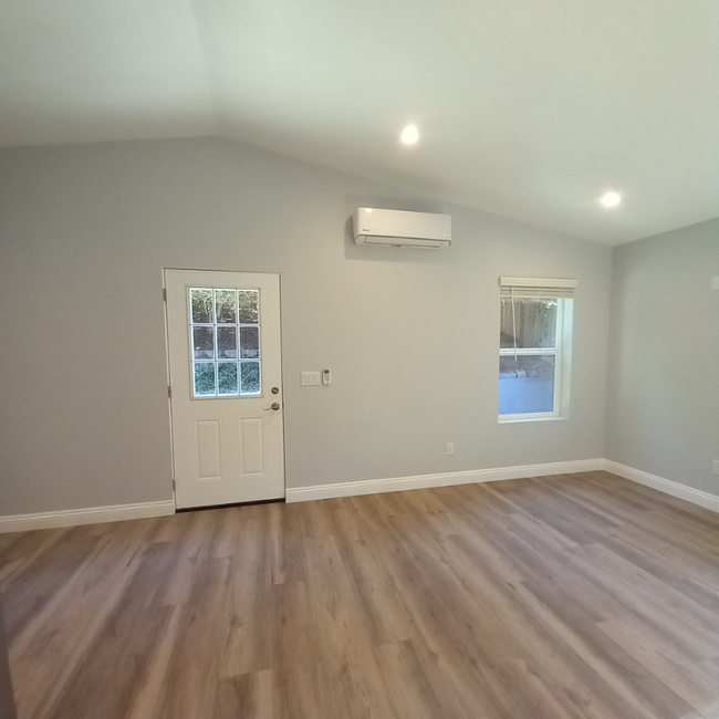 Building Photo - 3640 Catalina Dr