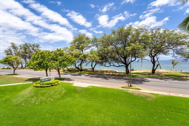 Building Photo - Beautiful Renovated and Furnished 2 bed/2 bath, walk to the beach