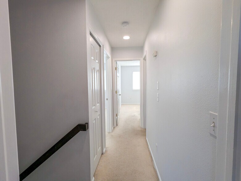 Building Photo - 307 Benton St