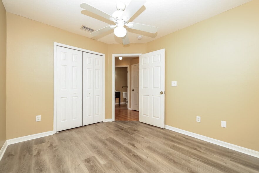 Building Photo - 6708 Summer Haven Dr