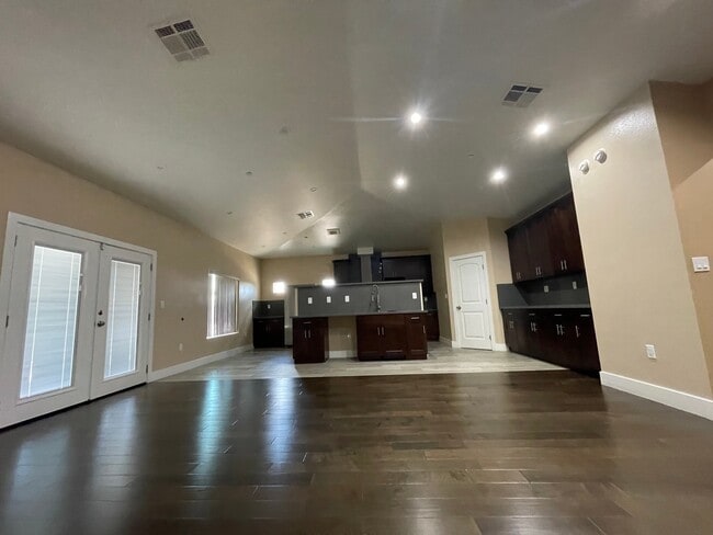 Building Photo - 17515 Live Oak St