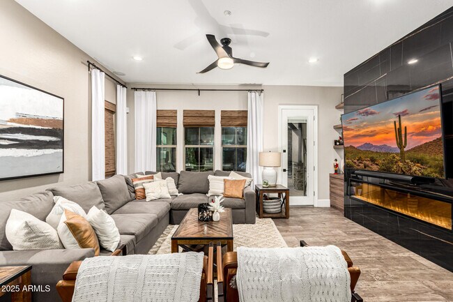 Building Photo - 9250 E Via De Vaquero Dr