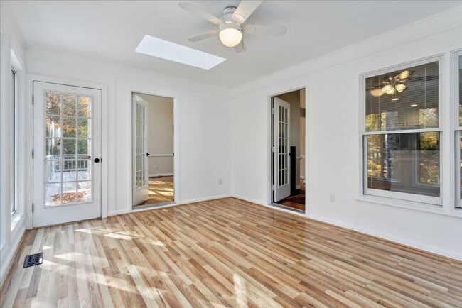 Building Photo - Kingsmill Gem