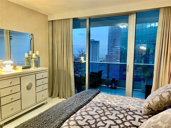 Building Photo - 200 Biscayne Blvd Way