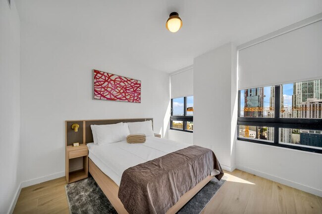 Building Photo - 225 N Miami Ave