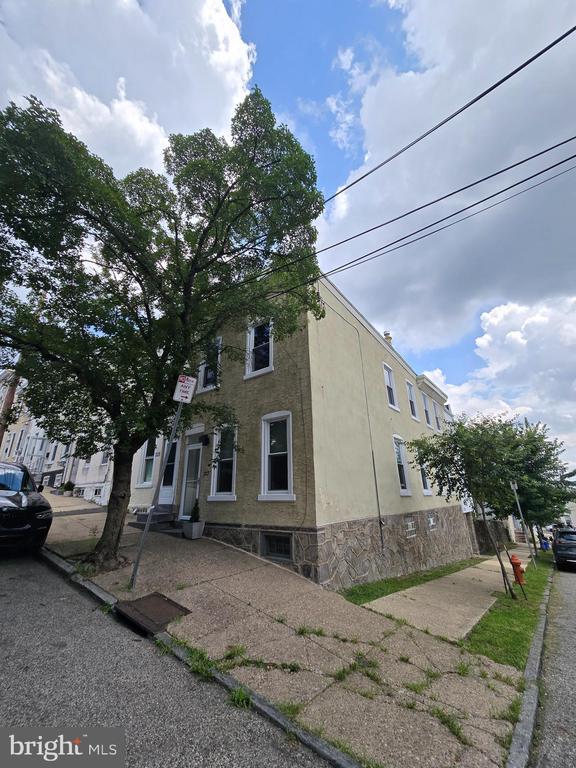 Building Photo - 223 Gates St