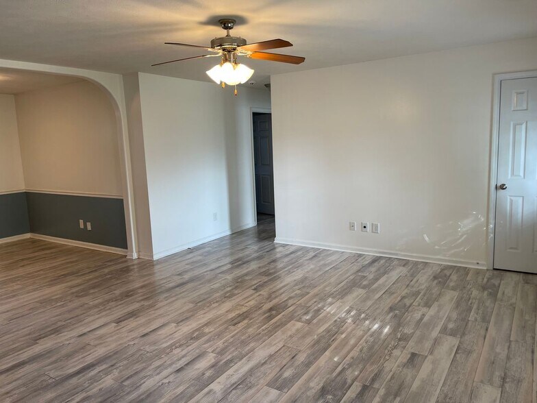 Building Photo - 1610 Robert Rd