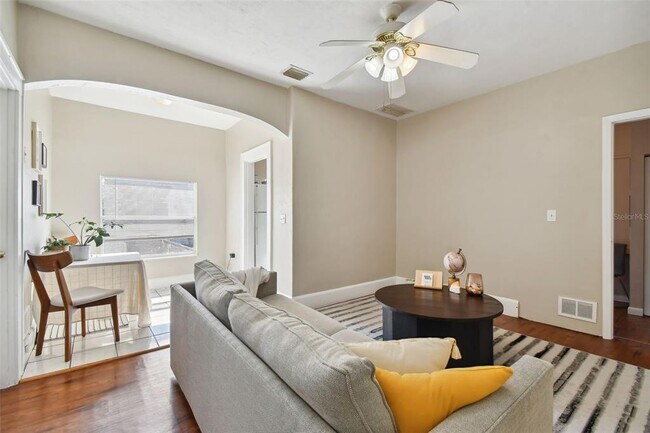 Building Photo - 2445 2nd Ave N