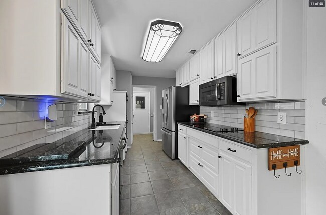 Building Photo - 2707 Edinboro Dr