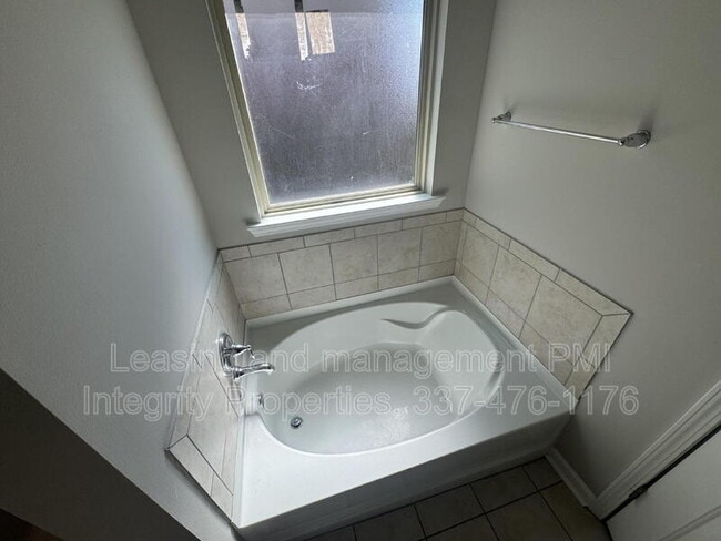 Building Photo - 204 Verger Dr