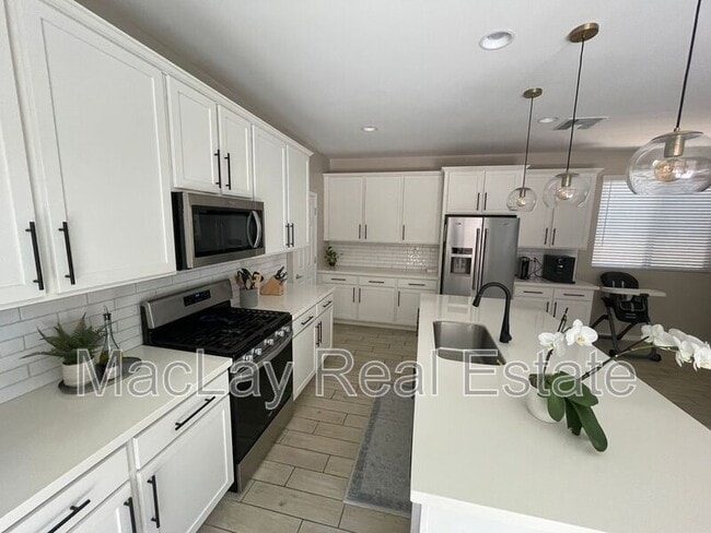 Building Photo - 25541 N 21st Ave