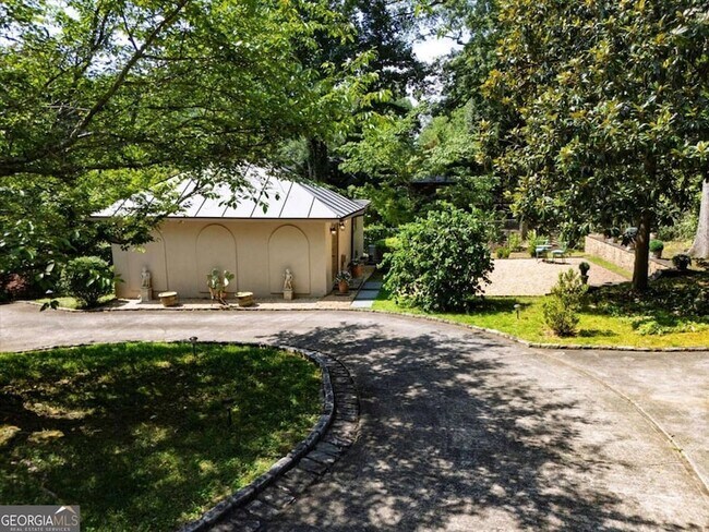 Building Photo - 2538 Parkside Dr NE