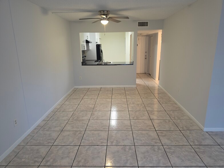 Building Photo - 20805 NE 8th Ct