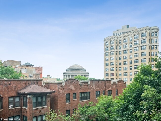 Building Photo - 2800 N Pine Grove Ave