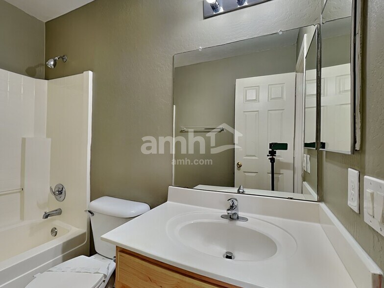 Building Photo - 14832 N 124th Ln