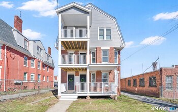 Building Photo - 144 Madison St