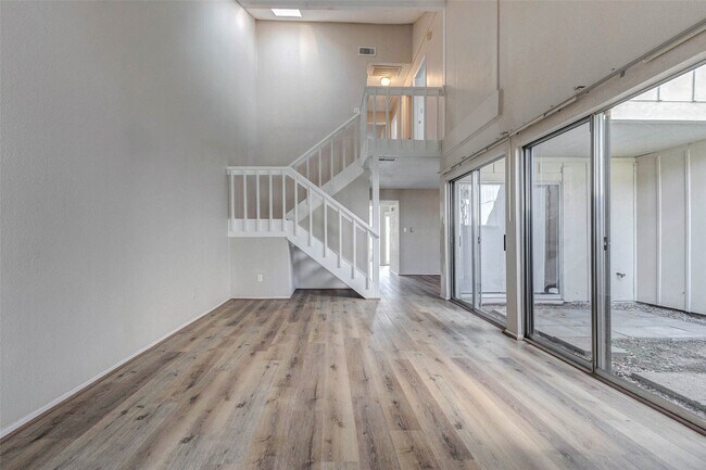 Building Photo - 2952 Meadowgrass Ln