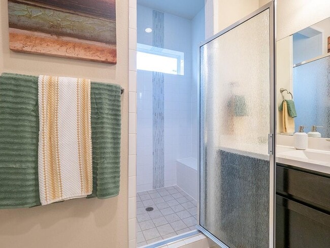 Building Photo - 5605 Roosevelt Ave