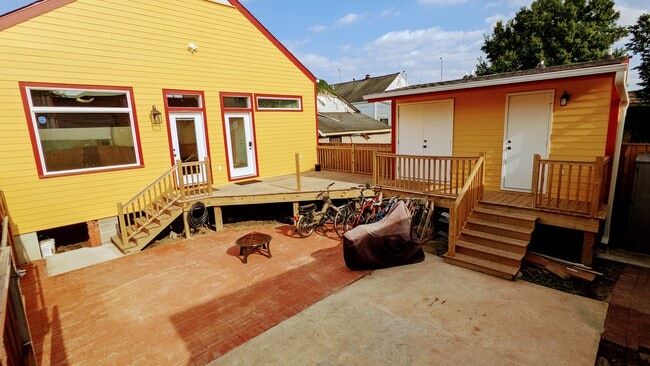 Building Photo - 1738 Allen St