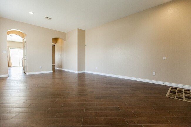 Building Photo - 1 Story 3 Bedroom Home