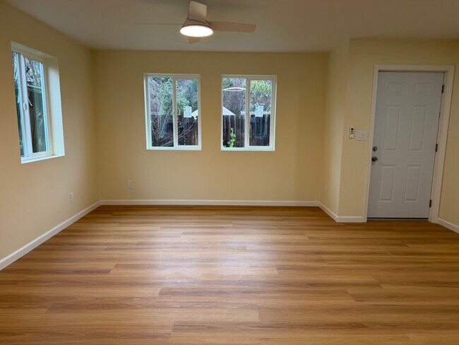 Building Photo - 3975 Altamont Ave