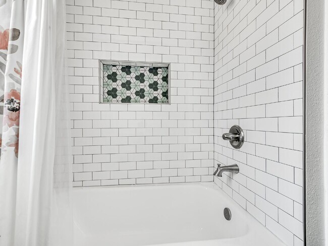 Building Photo - Beautiful Home Just Minutes from the OU Campus!