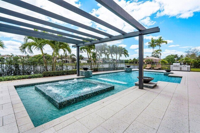 Building Photo - 17511 Cadena Dr