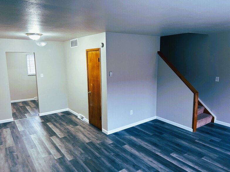 Townhome Dining Room - Hilltop Estates