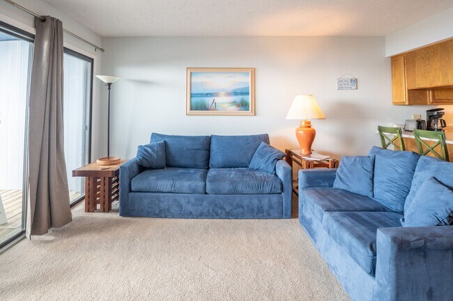 Building Photo - COZY AND QUAINT FURNISHED OFF-SEASON WINTER GETAWAY