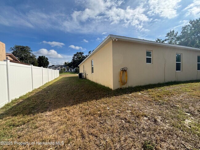 Building Photo - 1159 MacFarlane Ave