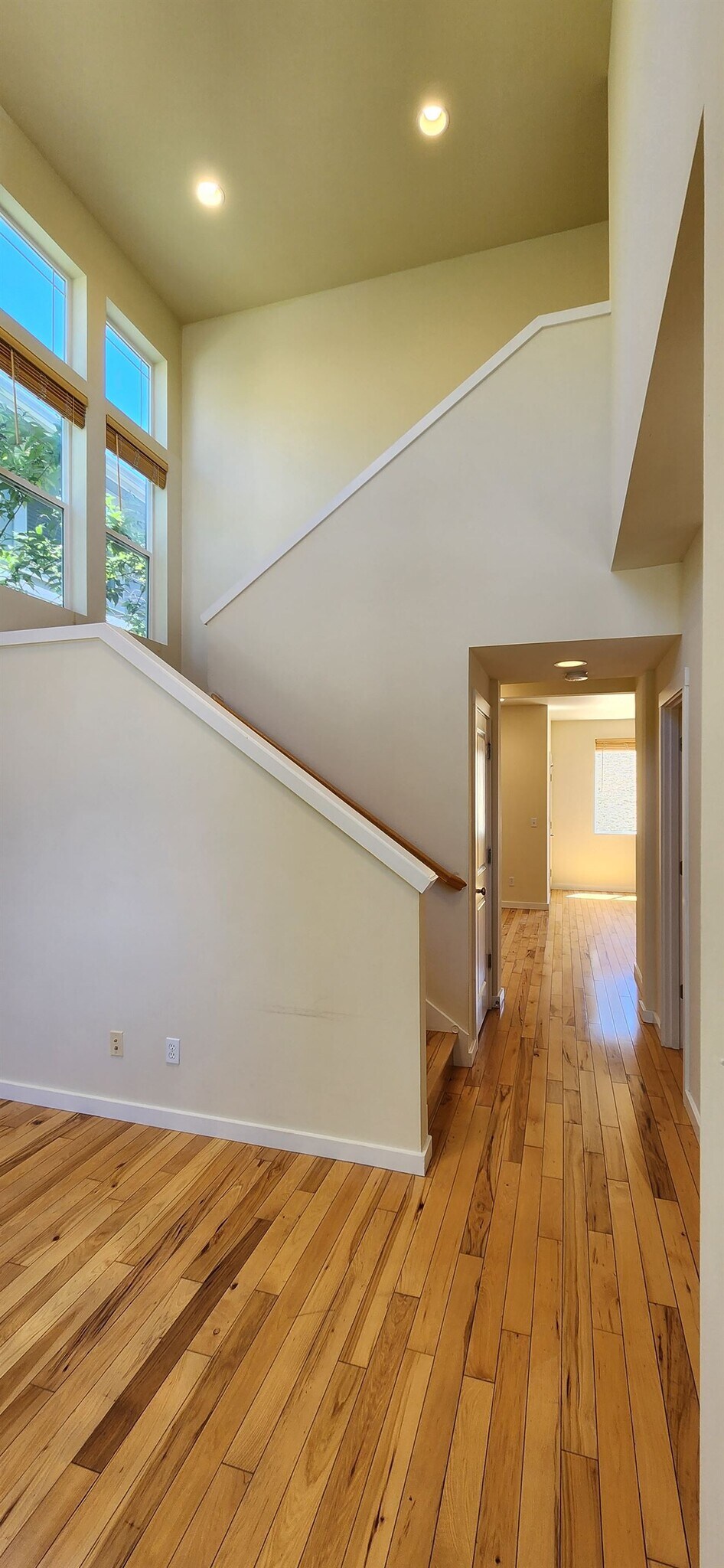 Building Photo - 2567 NE Kensington Ct