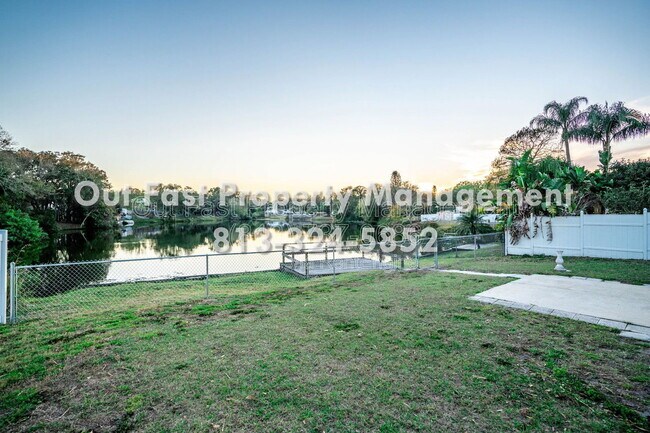 Building Photo - 2764 Kavalier Dr