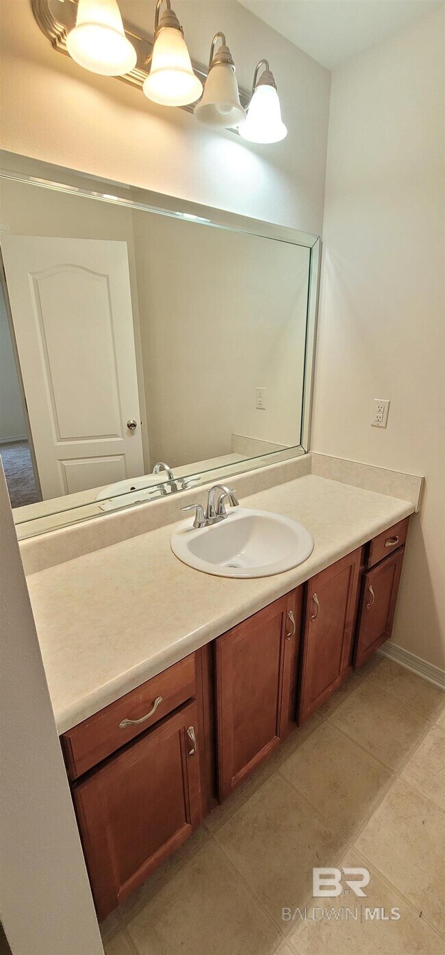 Building Photo - 7339 Franklin Square Ct