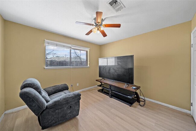 Building Photo - 9746 Seeker St