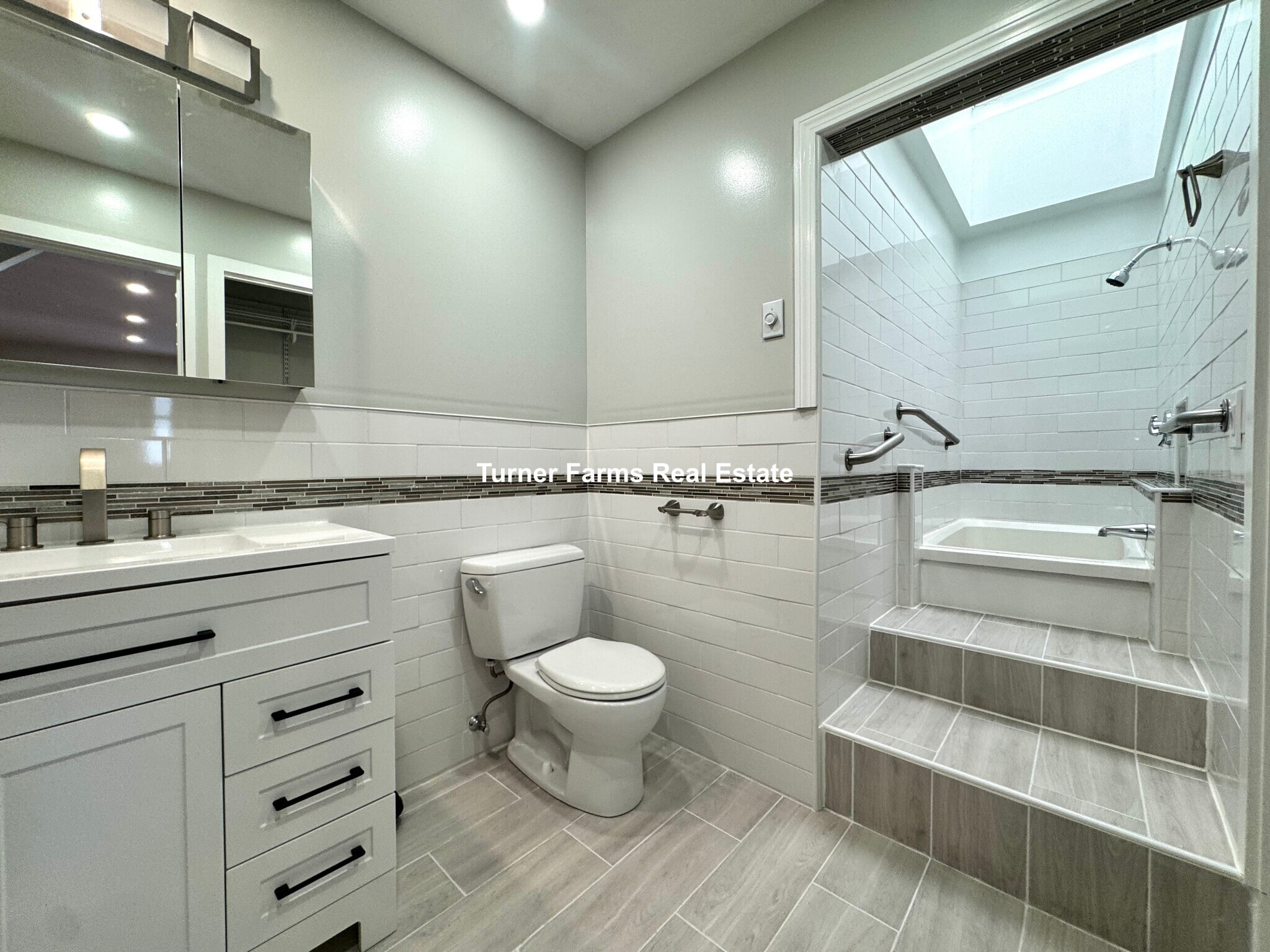 Building Photo - 62 Upland Rd