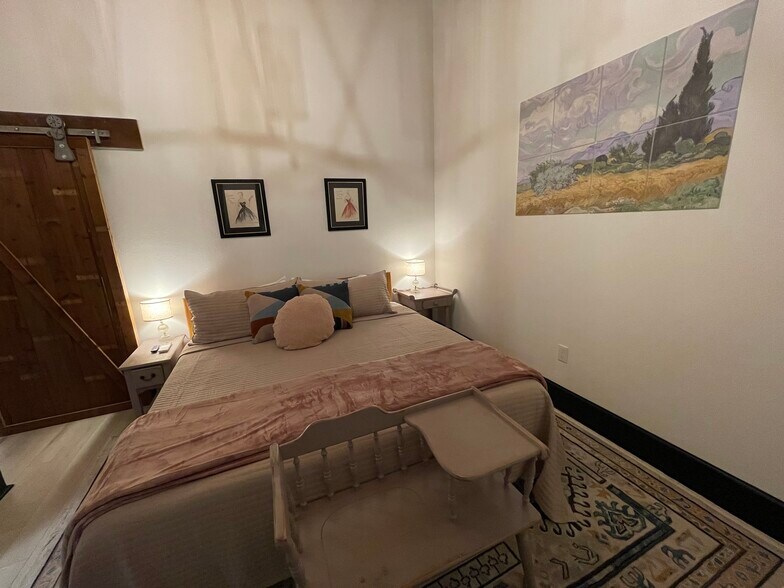 Building Photo - 719 S. Baker St.