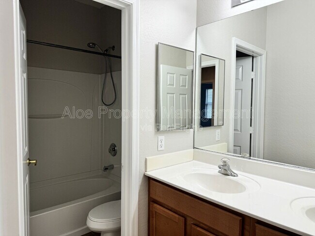 Building Photo - 43658 Caven Dr