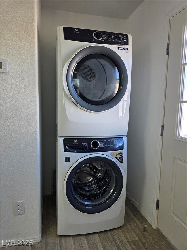 Building Photo - 3918 Cll Mirador