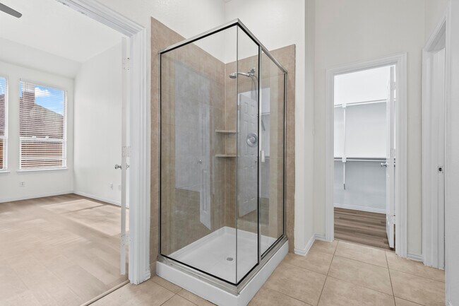 Building Photo - Lake Ridge