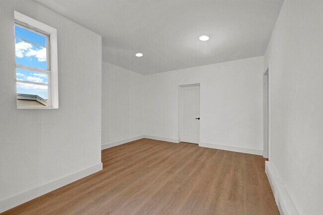 Building Photo - 206 Bloomfield St