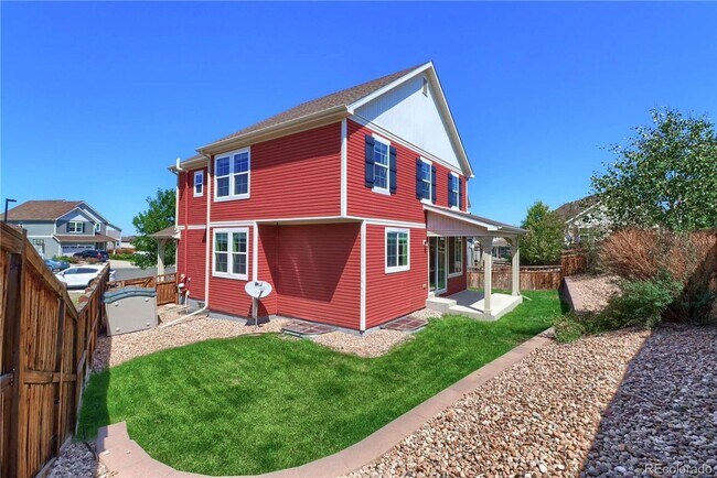 Building Photo - Gorgeous 4 bedroom in the highly sought af...
